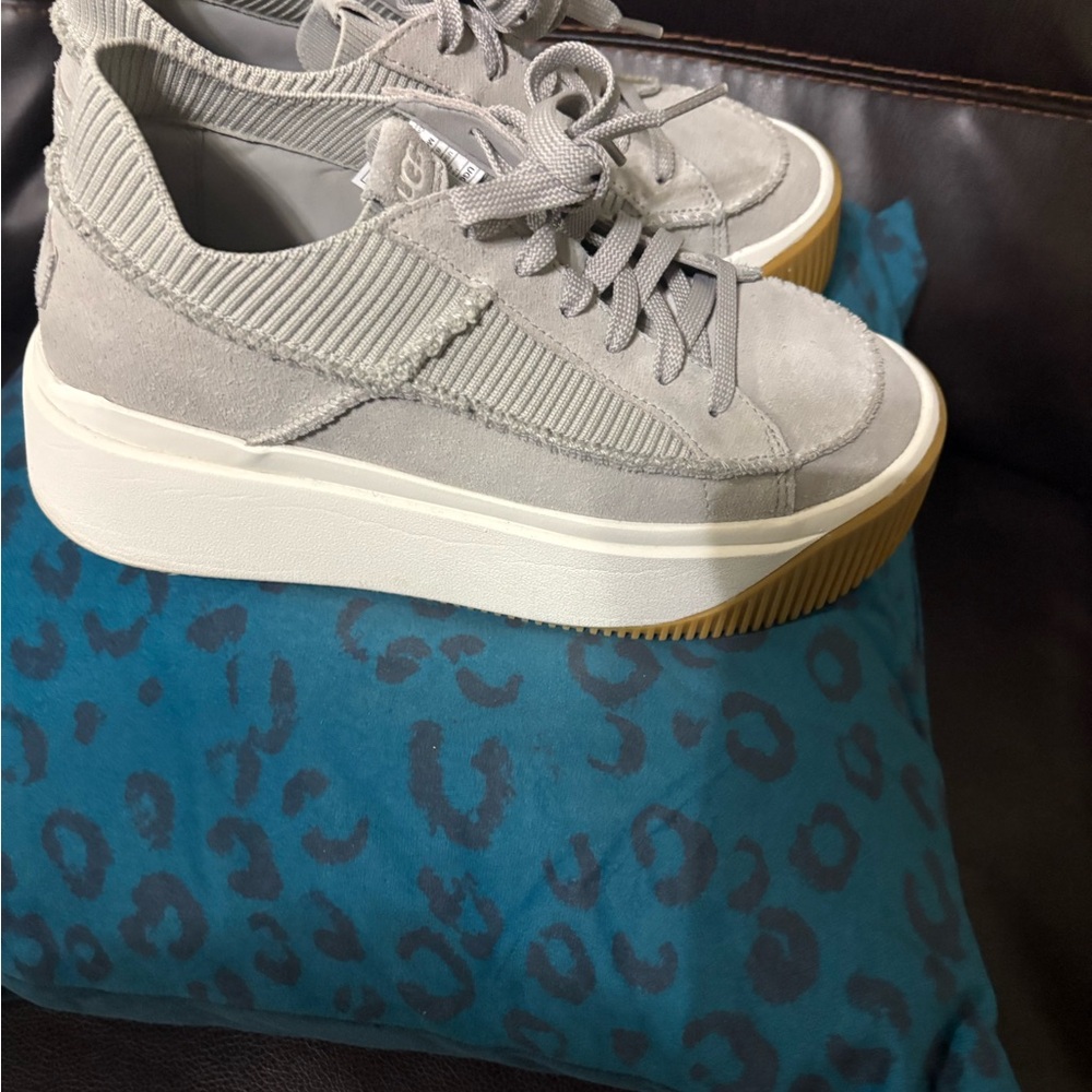 UGG Gray Platform Sneakers with White and Tan Sole - Picture 2 of 4